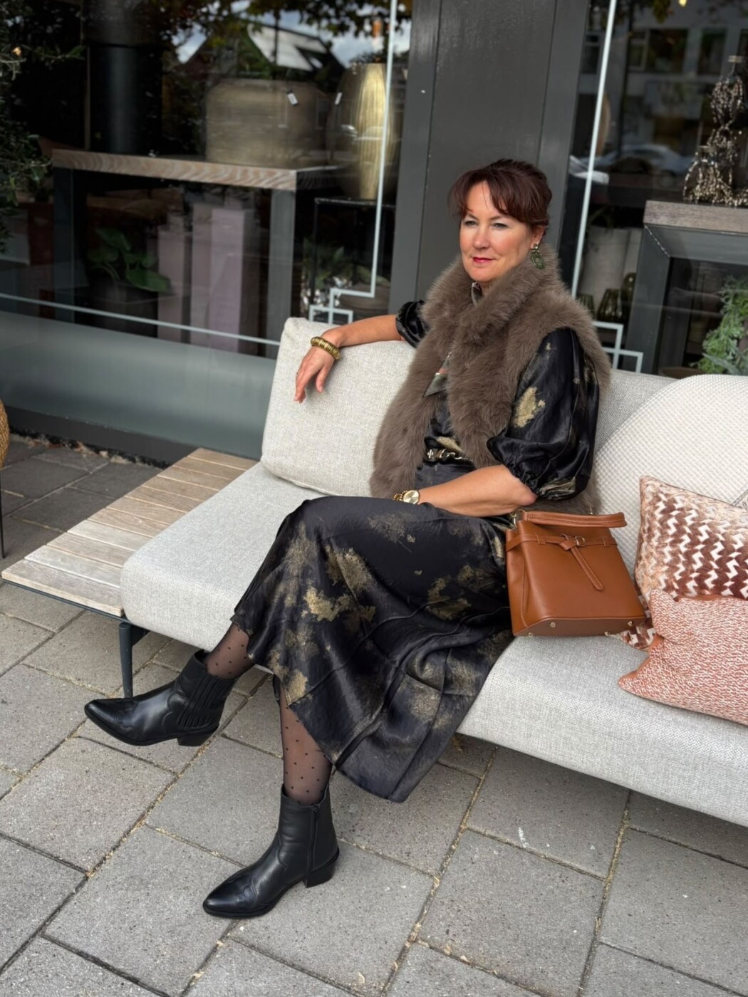 Zwarte blouse en rok met gouden print van Label Dot ✨ %lookbooks.TITEL%
