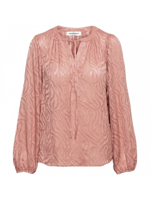 &Co Woman aisha ausbrenner