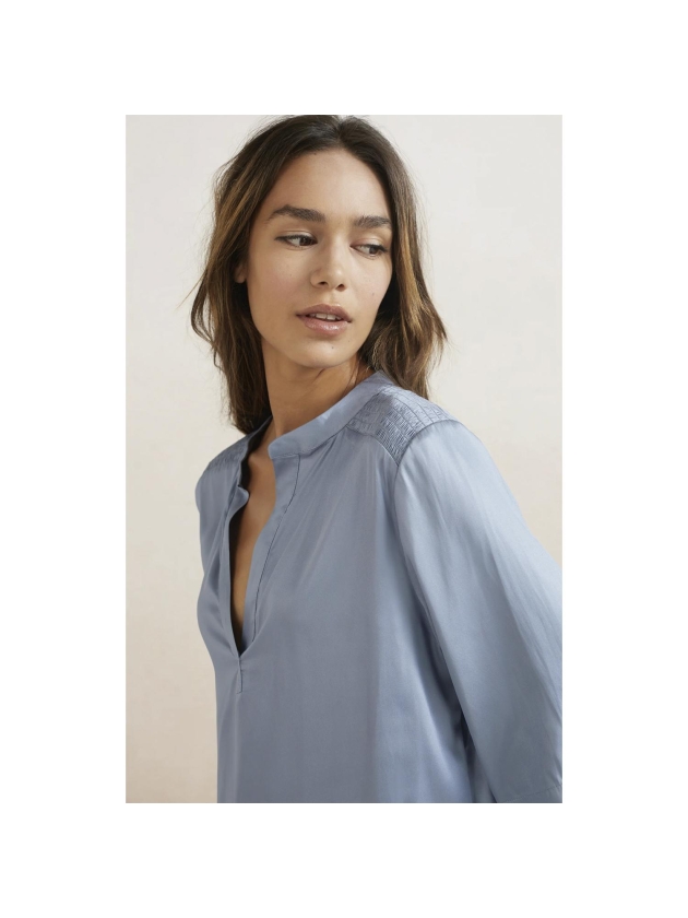 Yaya Satin v-neck top w. smock and Infinity blue
