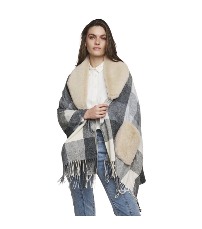 Rino en Pelle Poncho with fur details 10717 black birch
