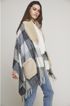 Rino en Pelle Poncho with fur details 10717 black birch
