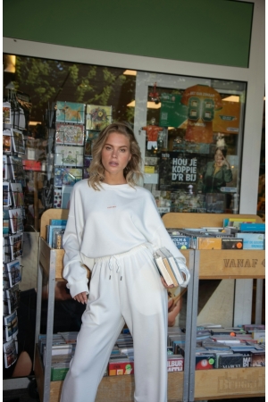 Studio Amaya Sweater WHITE