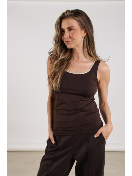 NUKUS Juba Singlet 292 dark chocolate/gold
