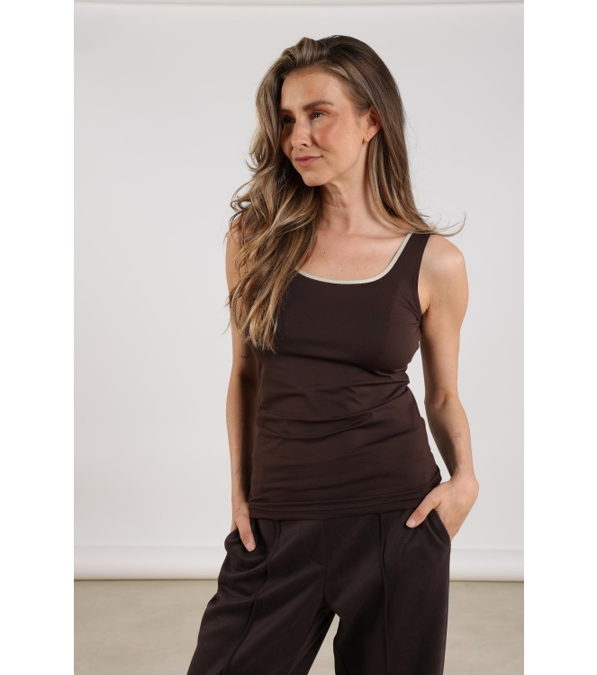 NUKUS Juba Singlet 292 dark chocolate/gold