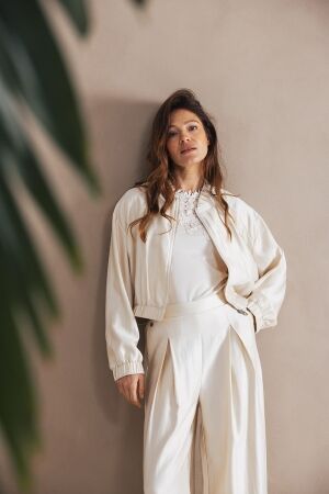 Label Dot Larissa 200 off white