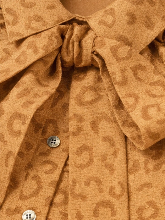 Nikkie Pragues Leopard Blouse 2593 Travertine