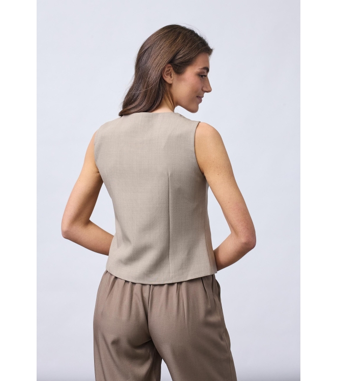 Sisters Point Vest 205 Sand