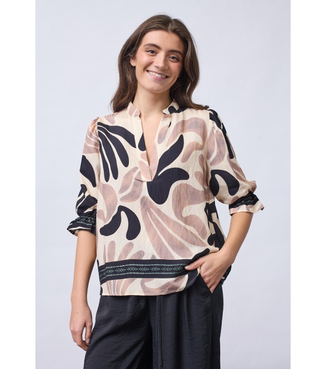 Sisters Point Tops 801 Border