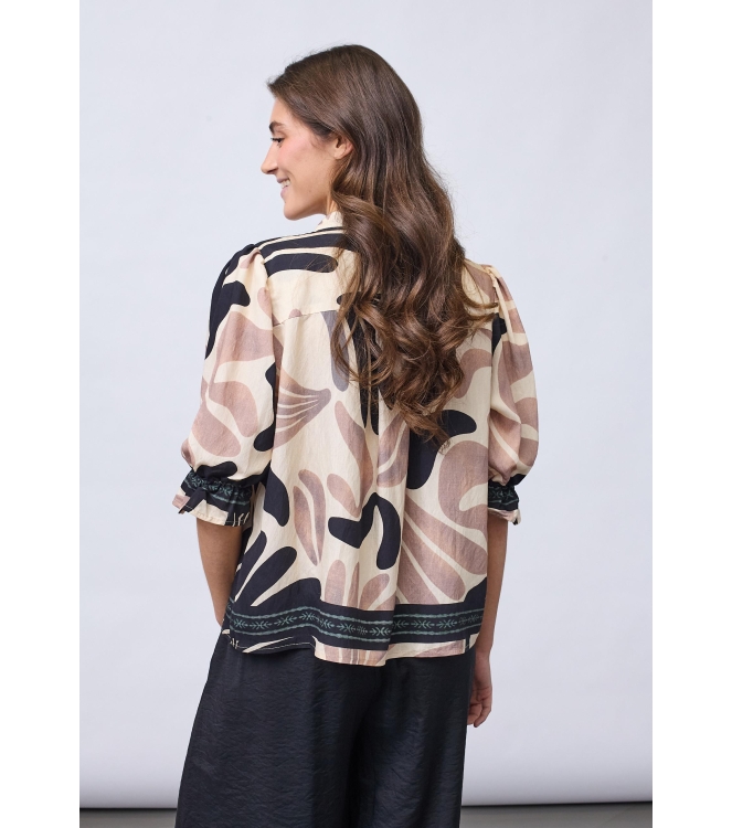 Sisters Point Tops 801 Border