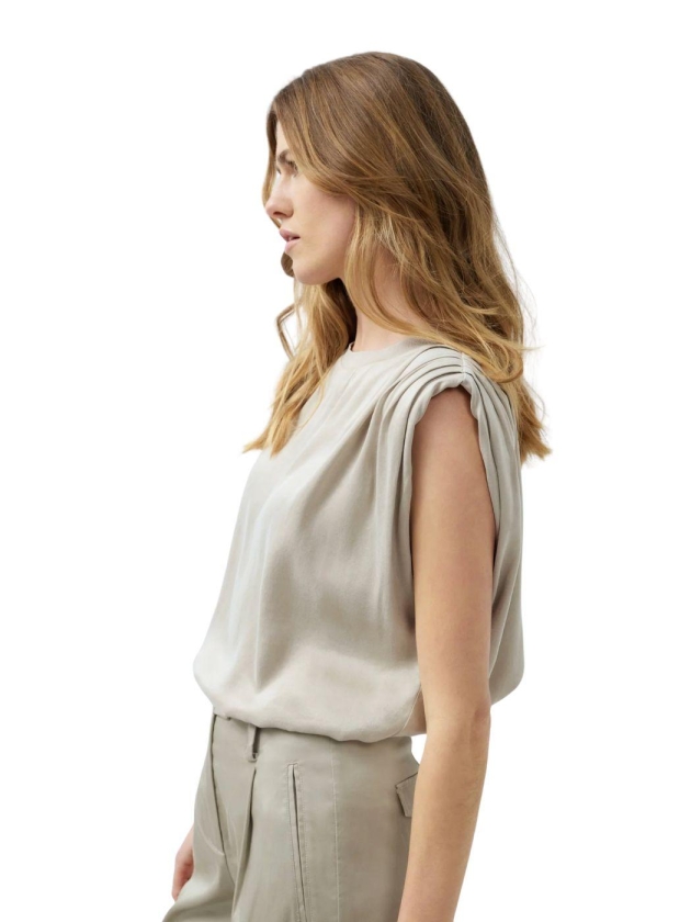 Yaya Mouwloze top met plooien op de 61103 Pure cashmere grey