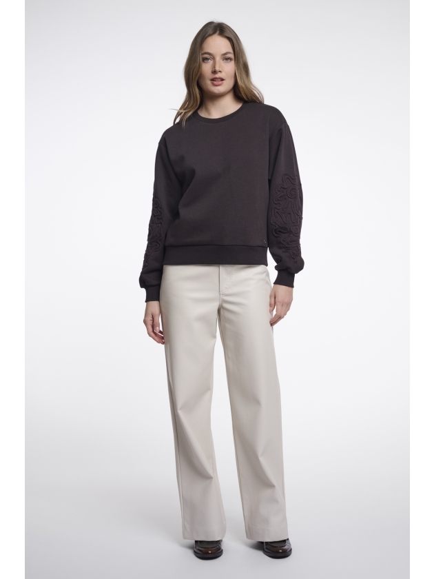 Rino en Pelle Crew neck sweater with applicated sleeves 11099 coffee roast