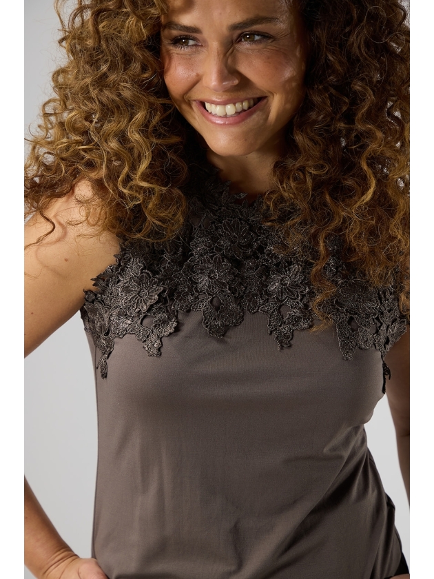 Label Dot Margo 227 taupe