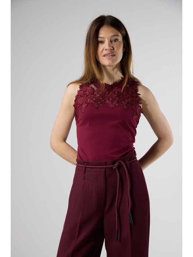 Label Dot Margo 830 bordeaux