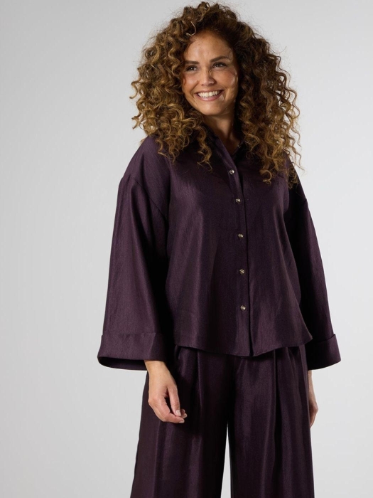 Label Dot Alisanne 831 Burgundy