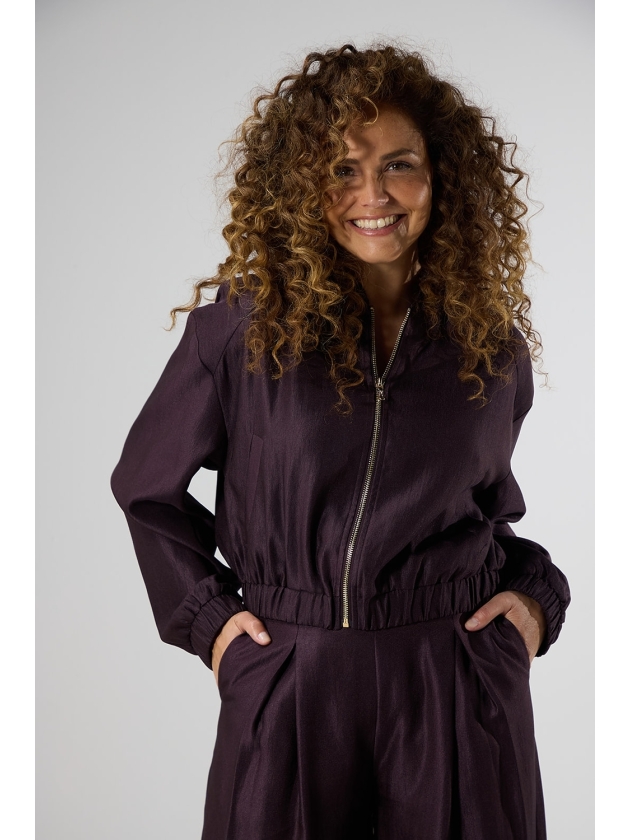 Label Dot Lies 831 Burgundy